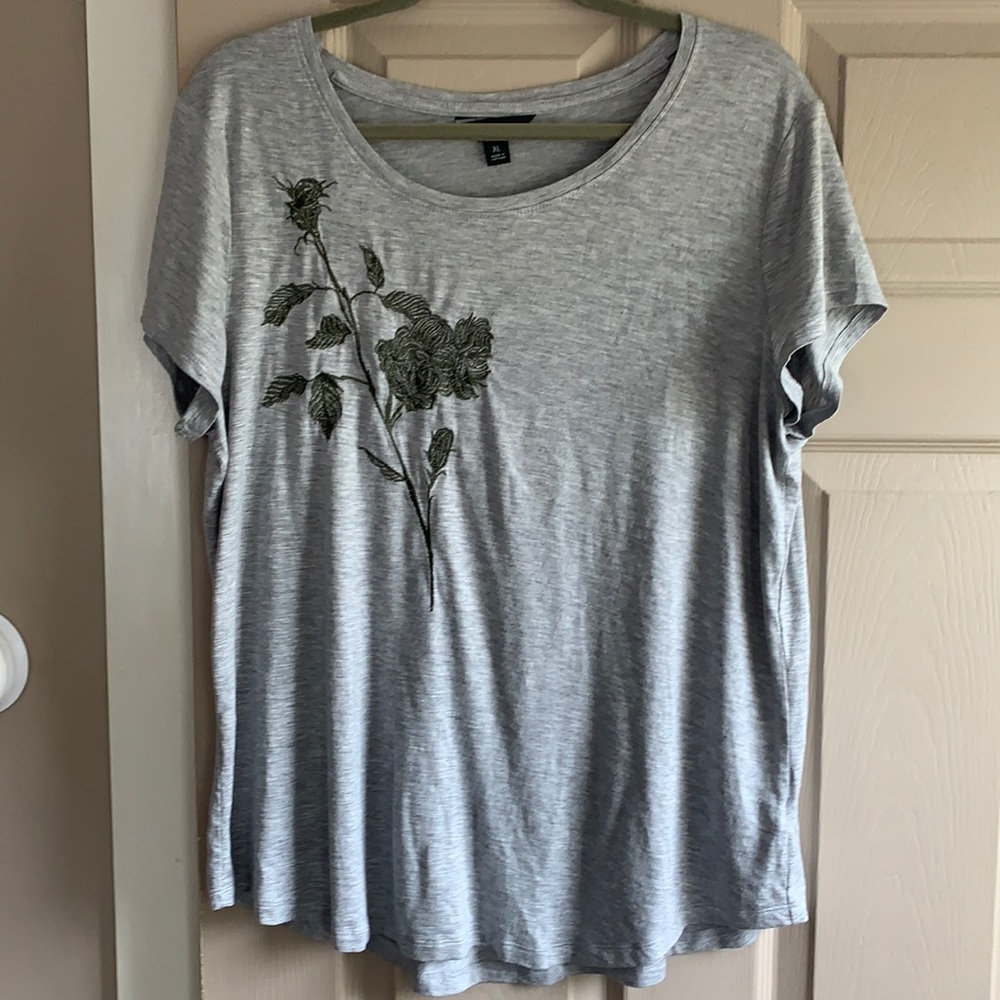Gray swing tee with green flower kohls Vera Wang